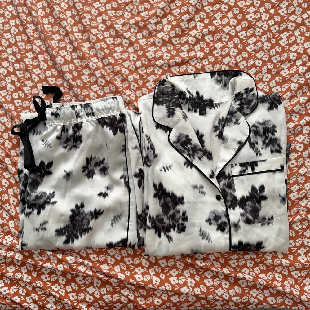 Ann Taylor Sleep Black & White Floral Satin Pajama Set